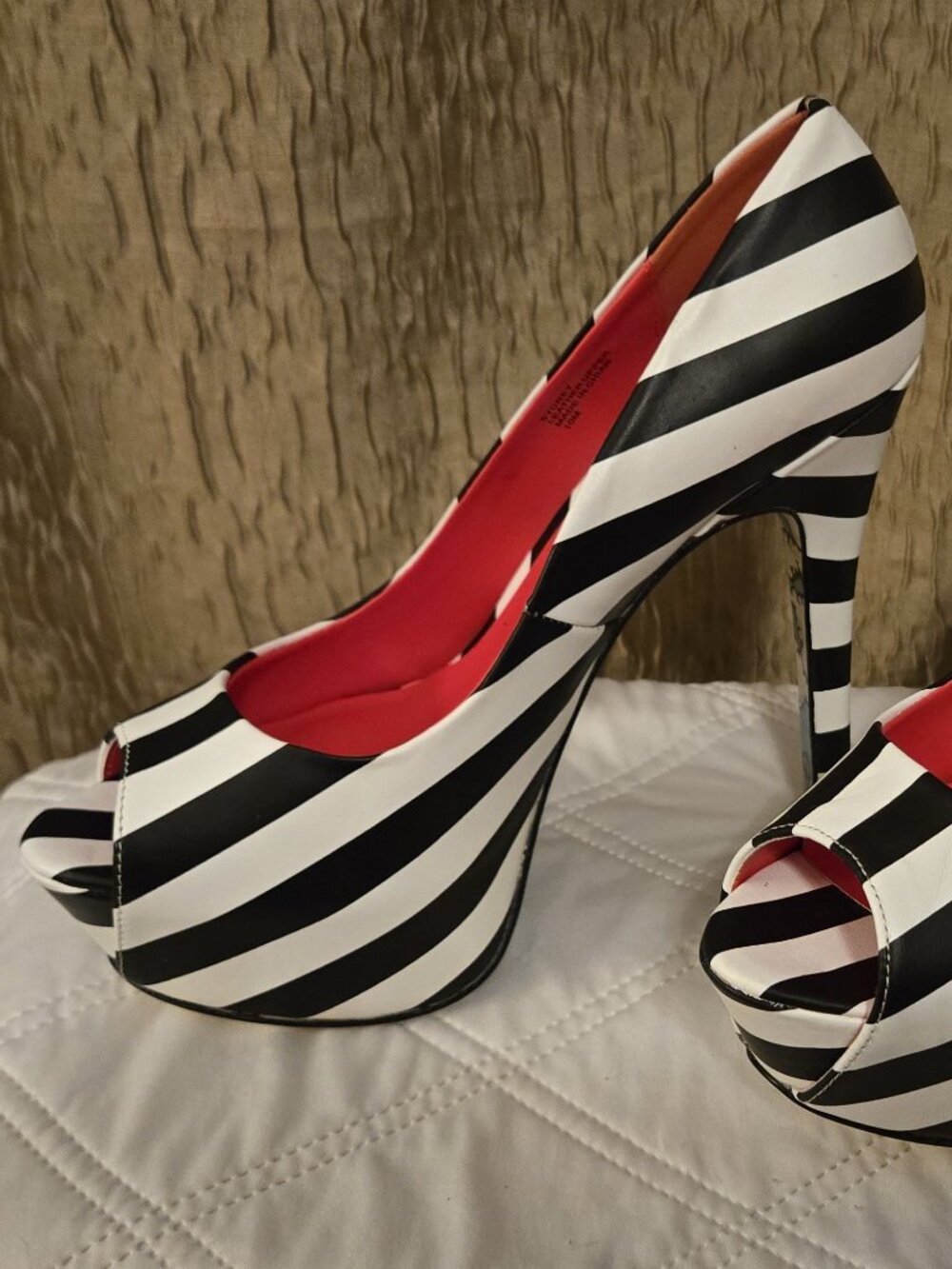 Taylor Says - Brand New - Black & White Stripe Platform Heels
